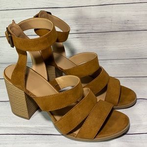 Universal Thread Chunky Heel Sandals Size 7.5